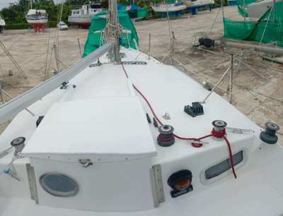 28-foot sloop with lifting keel lying Krabi