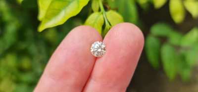 Real diamond 1.005CT with GIA certificate
