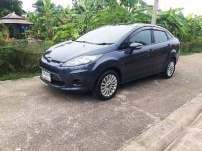 2013 Ford Fiesta automatic ( ONLY 62.000 km )