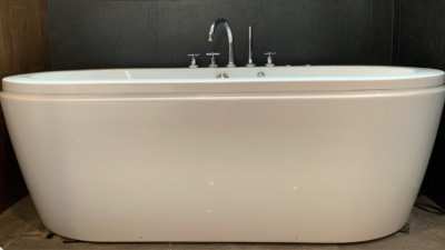 CRISTINA WHIRLPOOL BATHTUB with Faucet (PRICE REDUCED)
