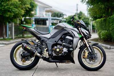 Kawasaki Z1000 ABS 2014 with many accessroies very good condition. 
