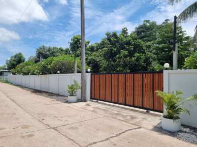 3 Houses on 2.2 Rai with Swimmingpool in Nong Don 