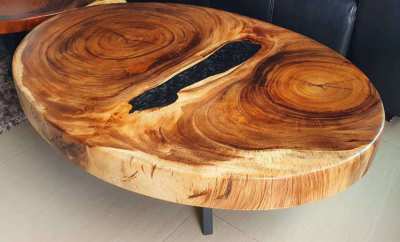 Solid acacia log coffee table with black pearl river pond