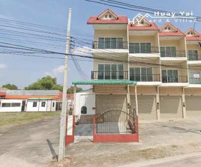 #3267 Extended shop house on main road in Huay Yai