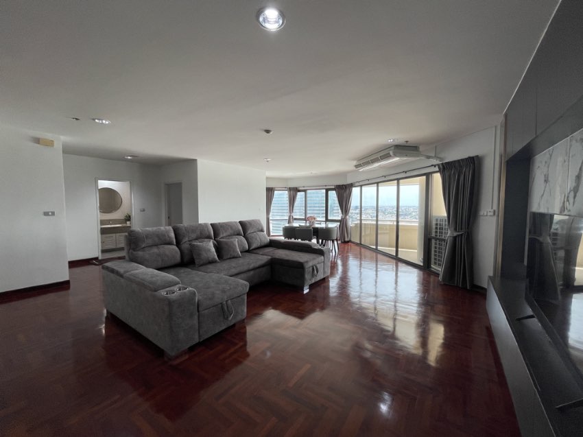 Wonderful High Rise 2 Bedroom Condo for rent 