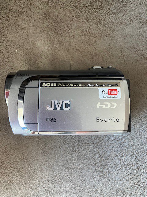 JVC CAMCORDER ...WITH ALL ACCESSORIES...EXCELLENT CONDITION - JOMTIEN