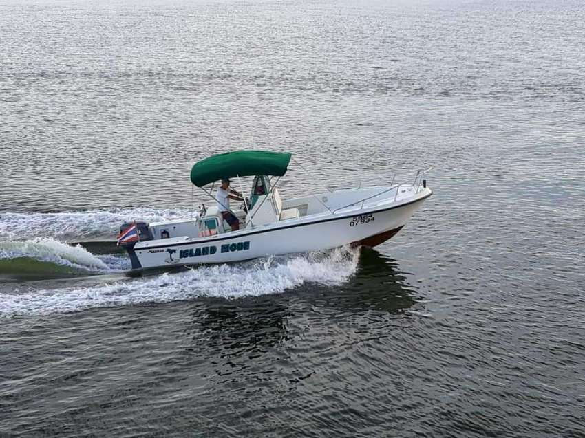 Iconic Mako 221( 7 meters) with Yamaha 225hp V6 3.2 l  and Trailor 