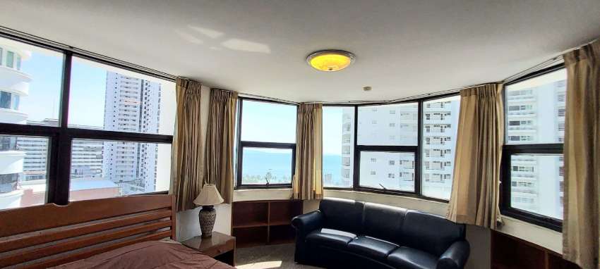 Lovely, 2-bed sea-view corner unit in Jomtien Complex