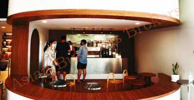 0149378 Corner Cafe with Large Frontage in Trendy Bangkok Mall