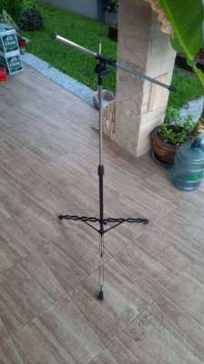 1x Microphone and 1x music stand incl. 