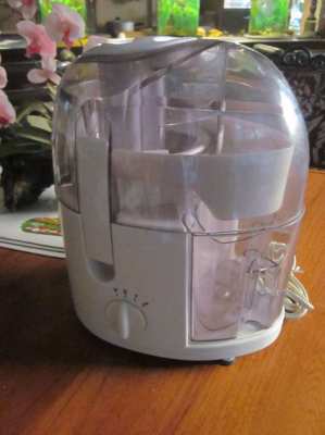 Juicer, good condition, unused new price 1000TB... for 600 Tb for sa