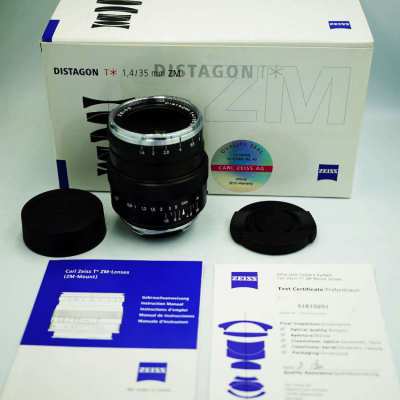 Zeiss Distagon 35mm f/1.4 ZM Lens (Black in Box), Leica M Lens Mount 