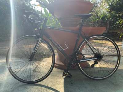 **5000 baht **bargain like new trek road bicycle 