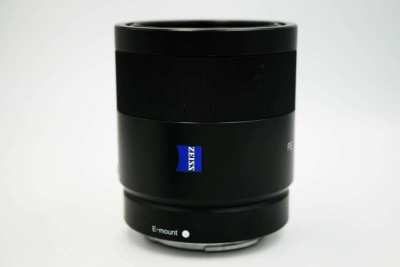 Sony FE Carl Zeiss Sonnar T* 55mm f/1.8 ZA Weather-Resistant Lens