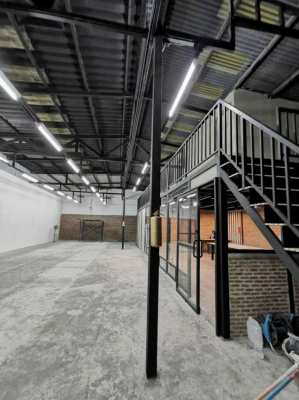 ~450 SQM / Warehouse / Office for rent/sale Centre of Bangkok 