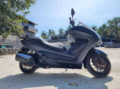 Boyfriends low milage barely used black Honda Forza 300 for sale