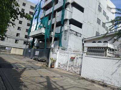 for sale with buildings closed road in the soi suitable apartment 