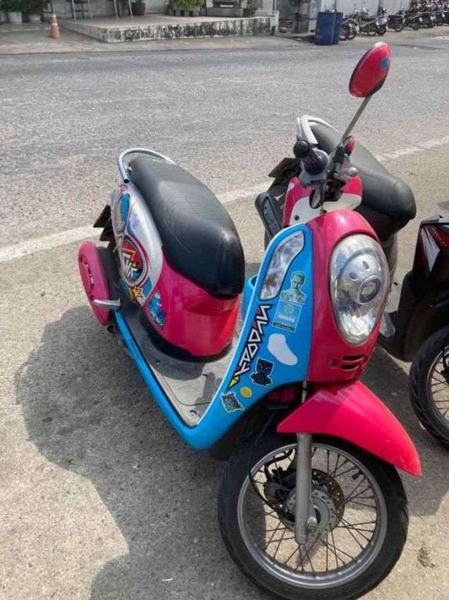 sccooter good condition Honda scoopy i 