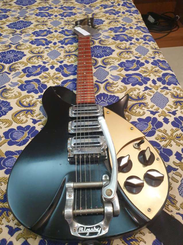 Rickenbacker  325 Guitar (JL)