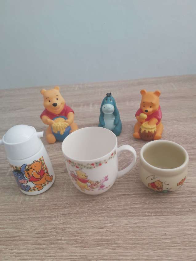 SPECIAL JOB LOT OF WINNIE THE POOH RELATED ITEMS x 6 