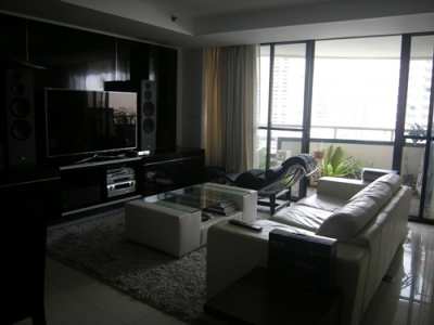 Las Colinas Asoke For rent 55k / For sale 20 M
