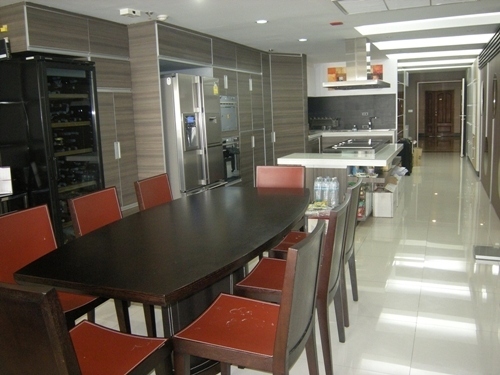 Las Colinas Asoke For rent 55k / For sale 20 M