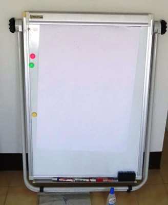 REDUCED 70 X 100 CM Mountain brand flip chart and roll new paper.