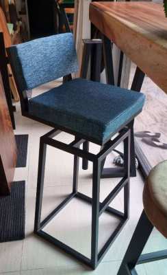 NEW INDUSTRIAL HEAVY DUTY STOOLS FULLY ADJUSTABLE HEIGHT AND SWIVEL