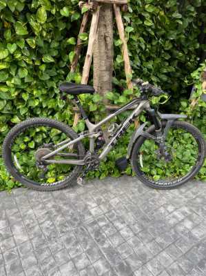 Trek Fuel EX 9.8 Carbon Fiber Mountain Bike 