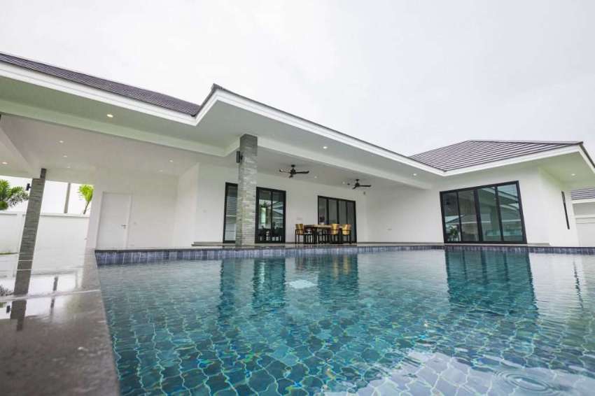 Luxury 3-Bedrooms Pool Villa A in Hua Hin (Hin Lek Fai) with large Plo