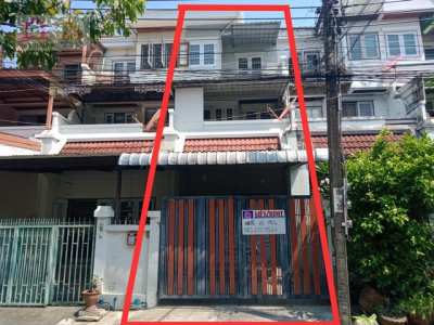 3-storey townhouse for rent, area 21 sq m. Soi Khubon 4 intersection 1