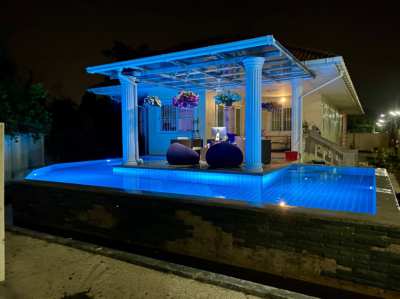 Villa with Swimming Pool 