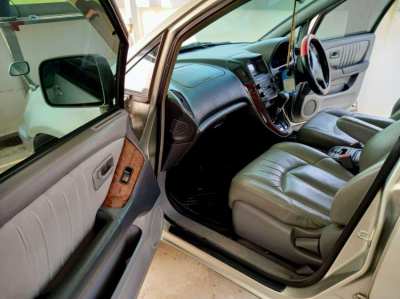 2005 Toyota Harrier (Lexus RX300) Excellent Condition Leather Interior
