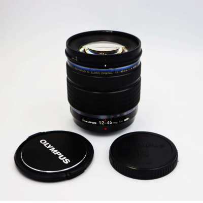 Olympus 12-45mm F4 Pro Splashproof Lens, Weather-Resistant 24-90mm eq.