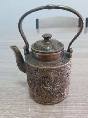 Beautifull bronze kettle decorated with dragons