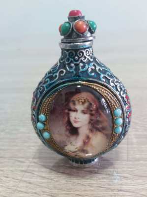 Gorgeous Chinese perfume/snuff bottle great condition