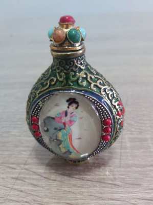 Gorgeous Chinese perfume/snuff bottle great condition vintage