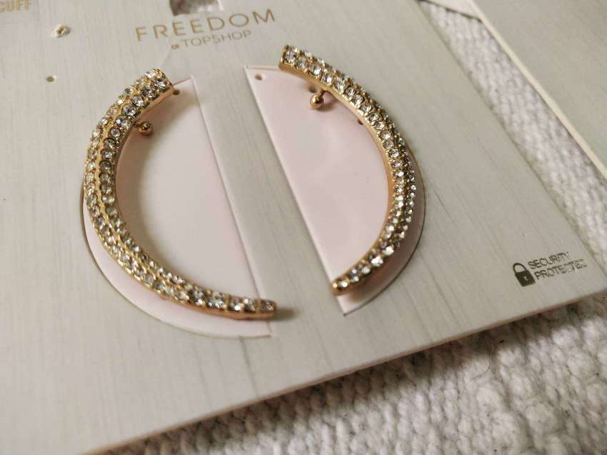 2 Sets New Top Shop – Freedom – Ear Cuff Sets – Original Price 650 Now