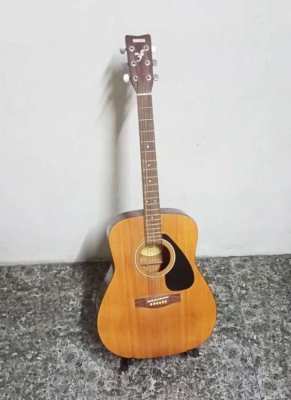 Guitar Yamaha + Bag + Stand (CLEARANCE SALE - See my other items)