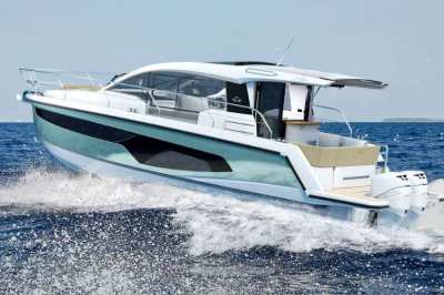 Sealine C335v boat with twin Mercury Verado V8 300
