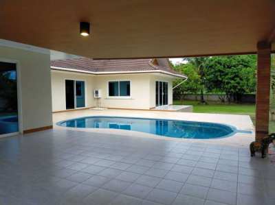 High quality, large house with lots of land, 3 bedroom garage and pool