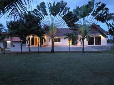 High quality, large house with lots of land, 3 bedroom garage and pool