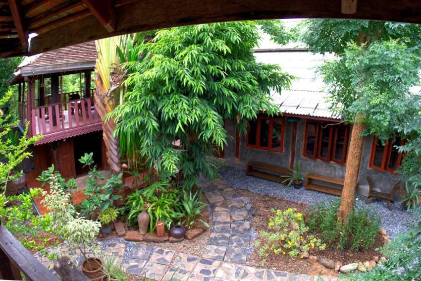 2 houses with rice barns for rent in great compound in Nam Phrae