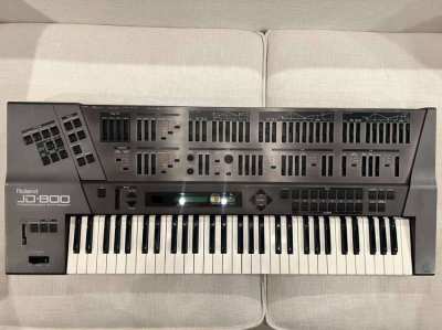 Roland JD-800 Programable Synthesizer (Made in Japan)