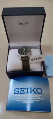 Seiko 5 watch (green), with certificate and box