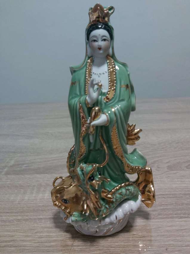 Chinese statue of guan yin 8.5