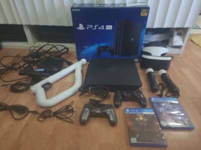 Play Station 4 Pro 1 TB + PS4 VR set + 2 VR Games available for
