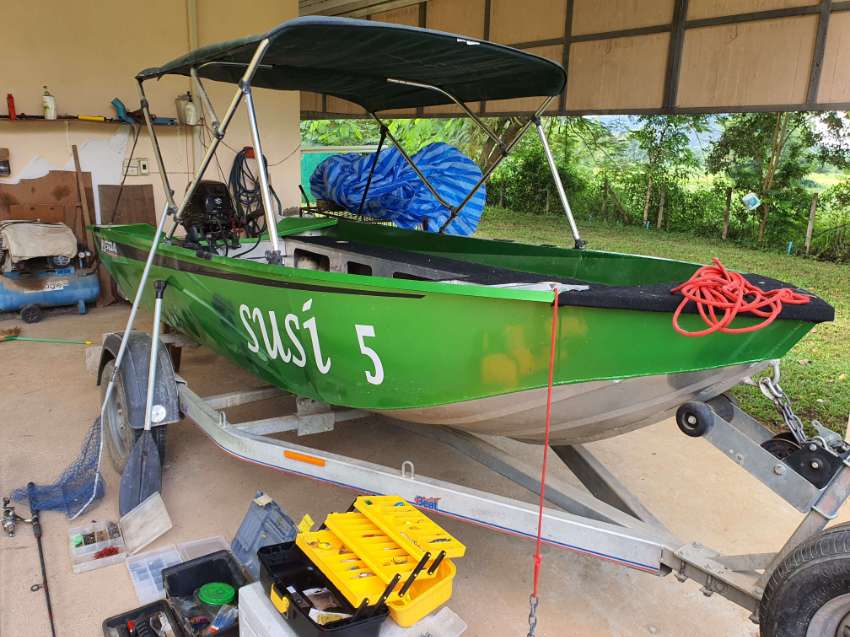 CUSTOM built boat 12 ft, 20 HP SUZUKI ELECTRIC START BUY AND FISH