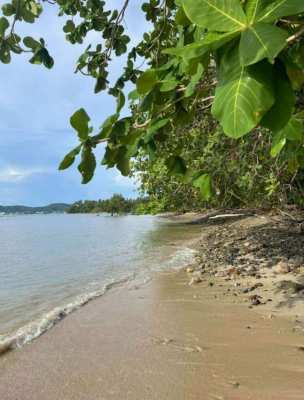 beachfront land for sale !!!! Lon Island, Phuket 13 rai,83 MB.