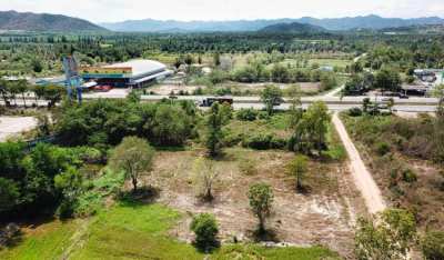 Land 3 rai in Pranburi  (4800 m² ) 35 m from Phetkasem road